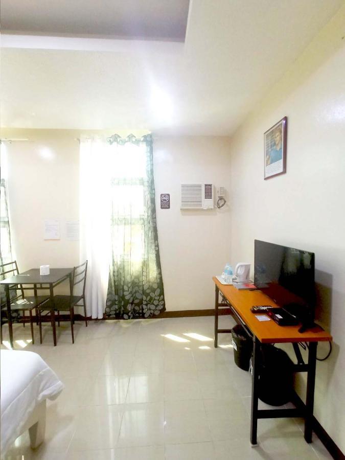 B&J Guesthouse And Tours Tagbilaran City Ngoại thất bức ảnh