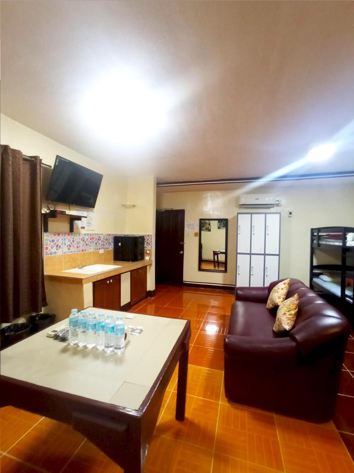 B&J Guesthouse And Tours Tagbilaran City Ngoại thất bức ảnh